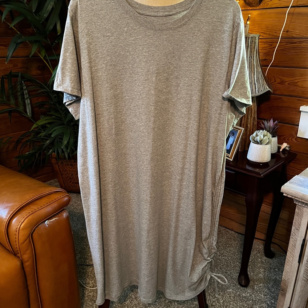 Universal Thread 3x Gray T-Shirt Dress (54”B x 42”L)Cinched side.